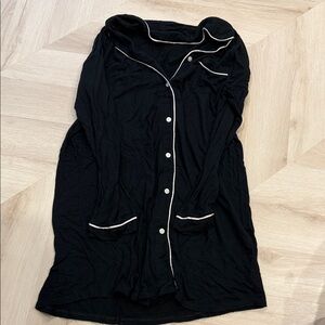 stars above Black Button-Front Sleep night gown with pink Piping